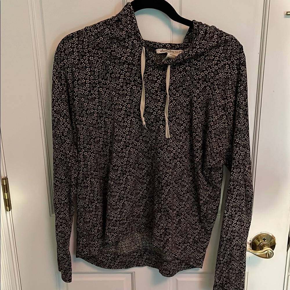 American Rag Black and White Lightweight Pullover